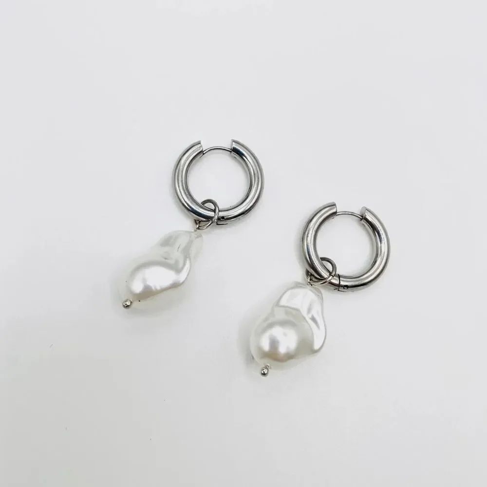 Pearl Drop Earrings M1247